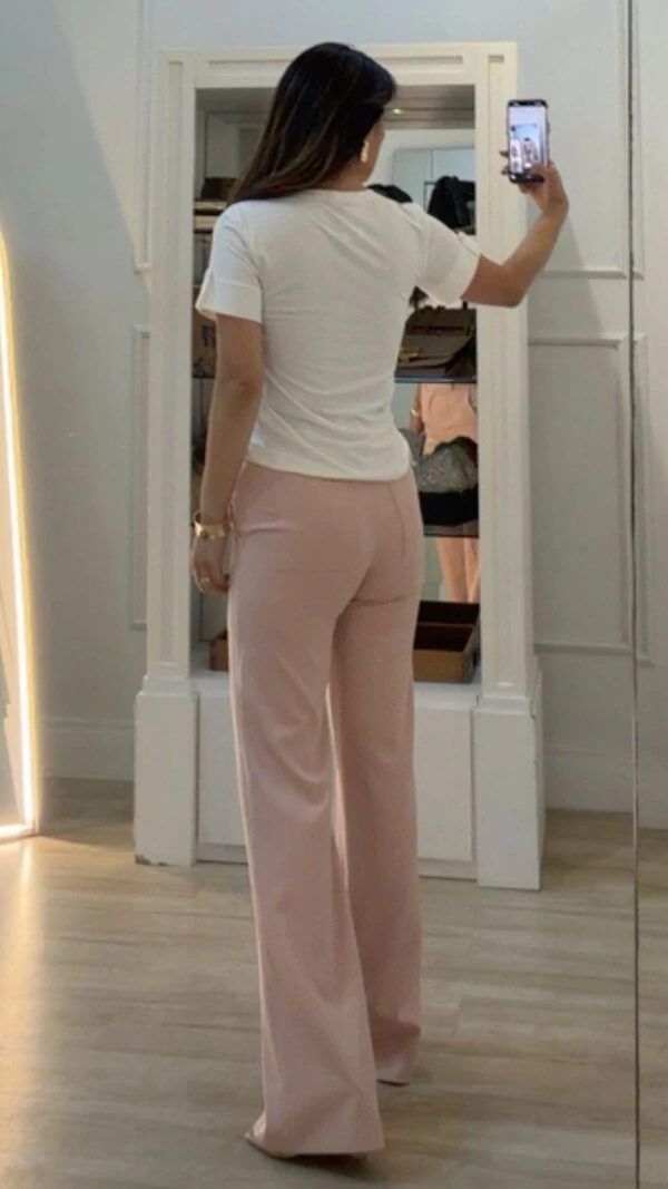 Blusa De Malha Yasmin Detalhe Punhos Largos Pespontados Com Martingalê