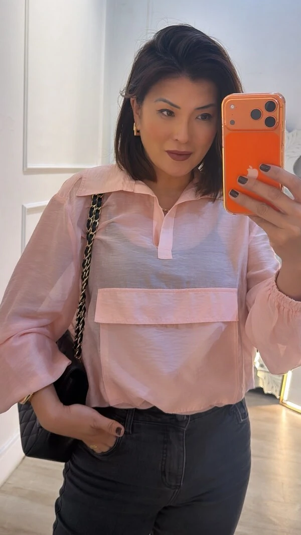 Blusa Translucida Maxi Bolso Frontal Pati Elástico Nos Punhos E Barrado