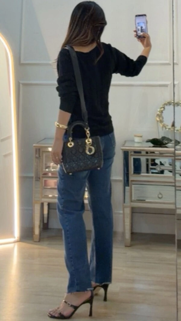 Blusa Tricot Gola Canoa Valéria Detalhe De Entremeios Na Vertical