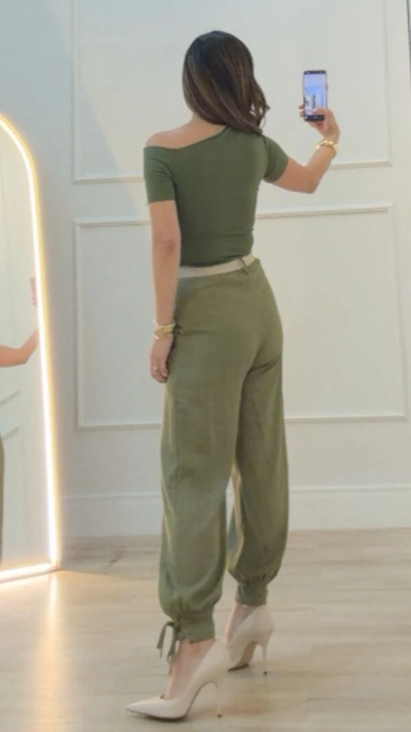 Blusa Malha Layla Ombro Vazado Detalhe Pregas