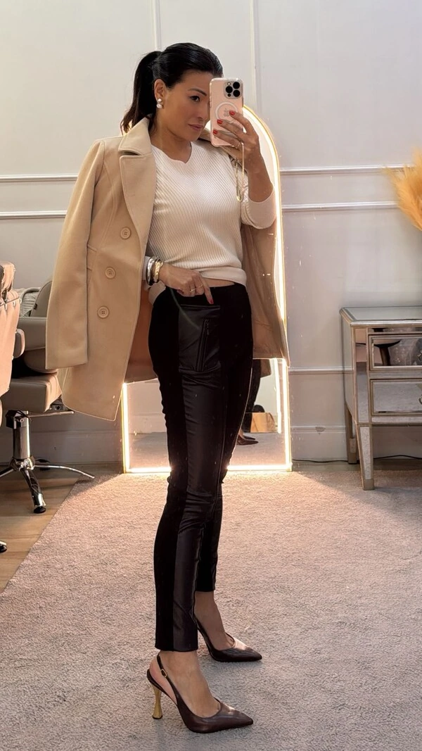 Calça Skinny Detalhe Couro Eco Lateral Forro Peluciado Tabatha Bolsos Fake Diagonal