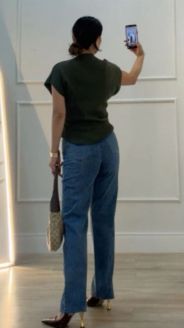 Blusa Tricot Ampla Ombros Com Nervura Eliza Gola Média