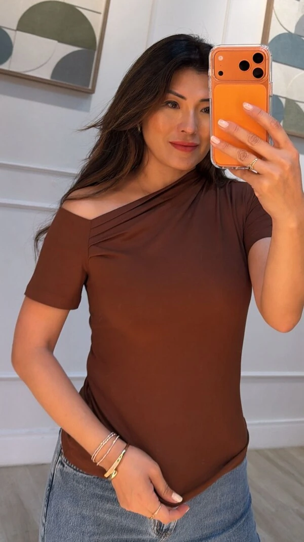 Blusa Malha Layla Ombro Vazado Detalhe Pregas