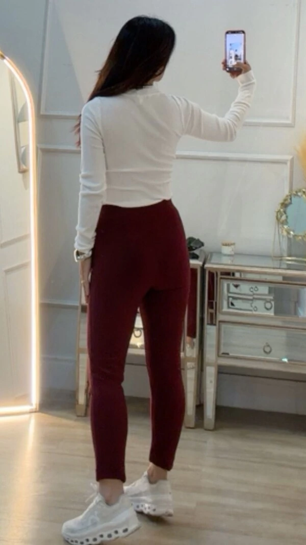 Calça Super Skinny Lívia Nervuras Em Recortes Na Pala