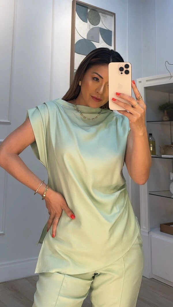 Blusa Muscle Twill Decote V Com Amarração Posterior Thamires Barrado Assimétrico