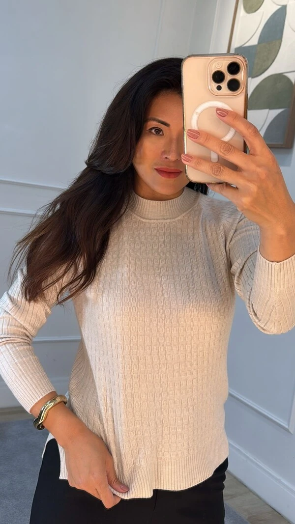 Blusa Cacharrel Tricot Alyce Detalhes Ondulados Frontais E Mangas Caneladas