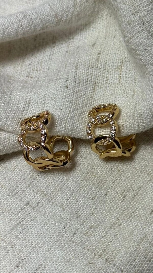 Brinco Argola Pequena Elos Com Strass