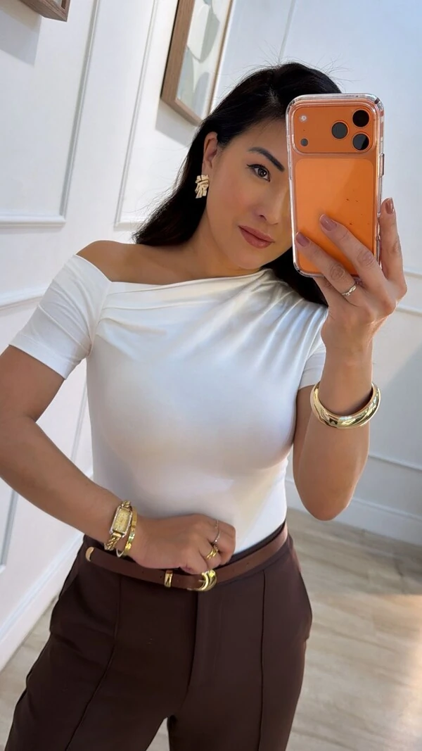 Blusa Malha Layla Ombro Vazado Detalhe Pregas