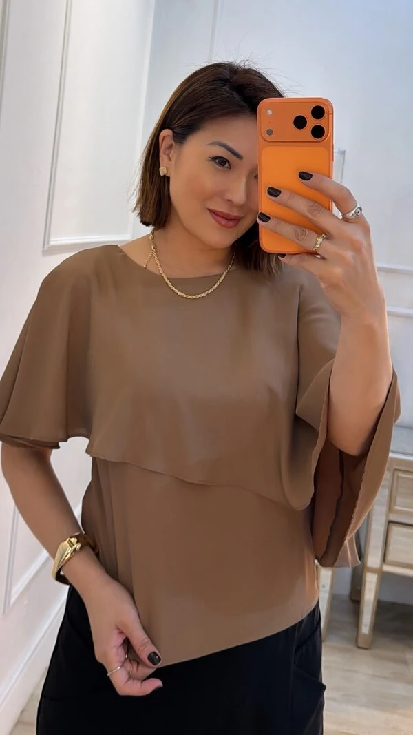 Blusa Crepe Laura Com Sobreposição De Babado Assimétrico