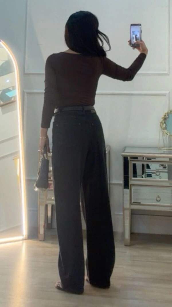 Blusa Malha Aurora Decote V Com Detalhe De Renda