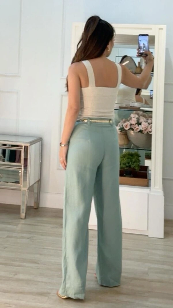 Blusa Regata Viscose Com Linho Magnólia Detalhe Recorte No Busto