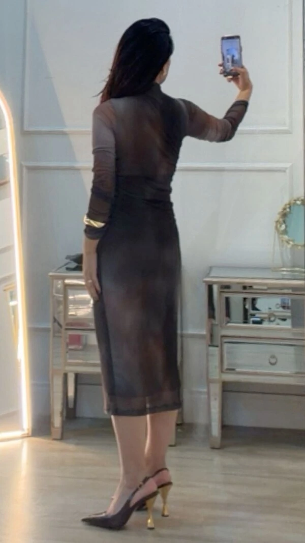 Vestido Midi Tule Gola Alta Ruth Detalhe Drapeado Nos Punhos