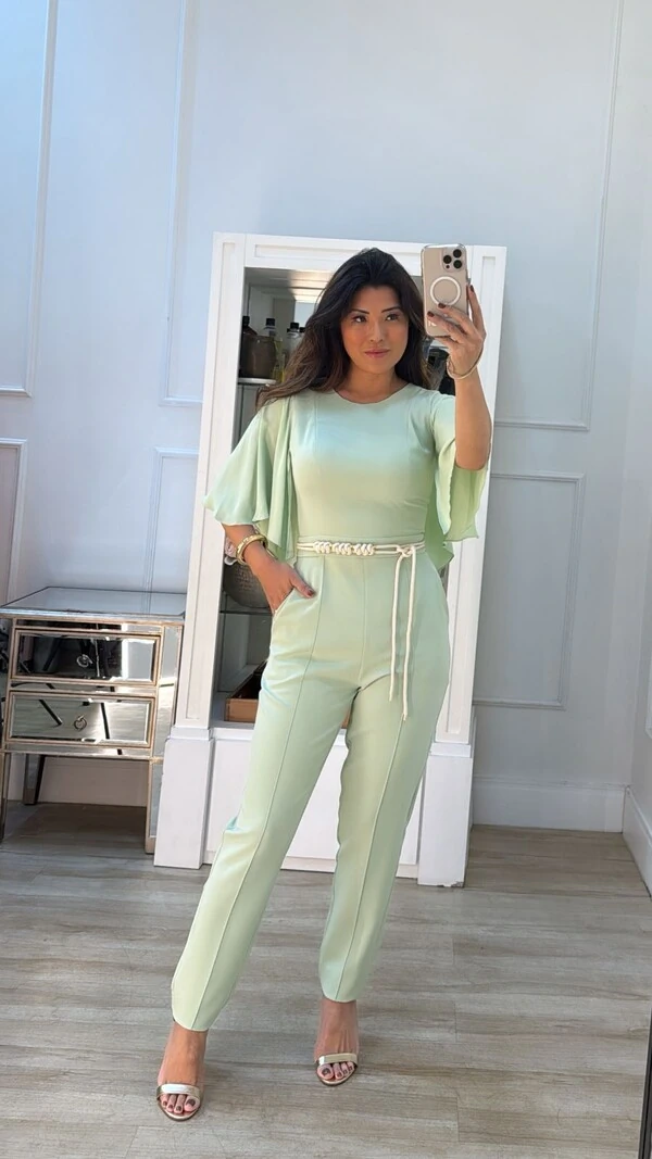 Macacão Alfaiataria Mangas Echarpe Lavínia Cinto Corda Trançado