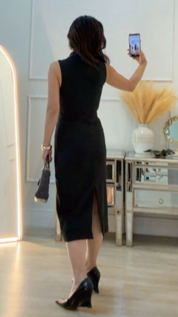Vestido Midi Martingalê Na Gola Naomi Fenda Posterior