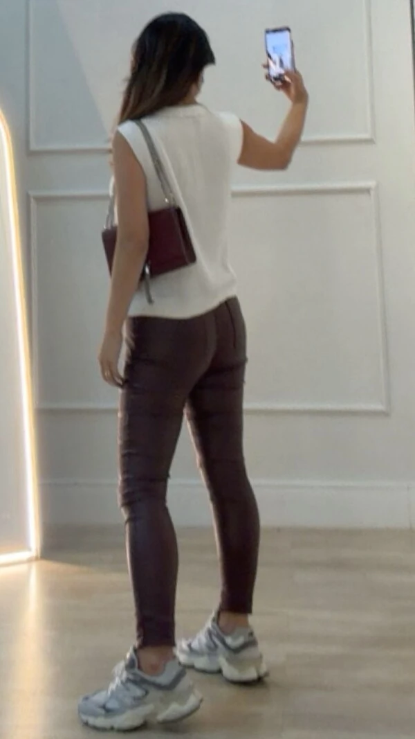 Calça Skinny Couro Eco Babi Botão Frontal