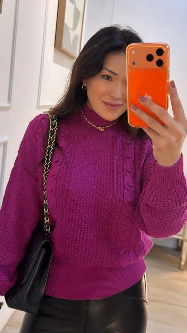 Blusa Tricot Gola Alta Michelly Detalhe De Pompons E Nervuras Em Losangos