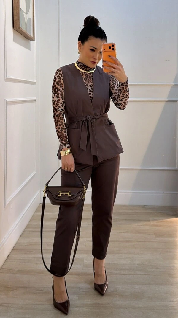 Blusa Tule Bia Manga Longa Gola Alta Animal Print