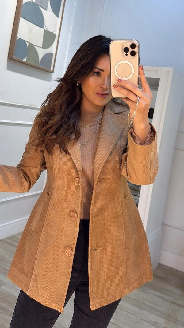 Casaco Veludo Cotelê Nubia Bolsos Com Relevo