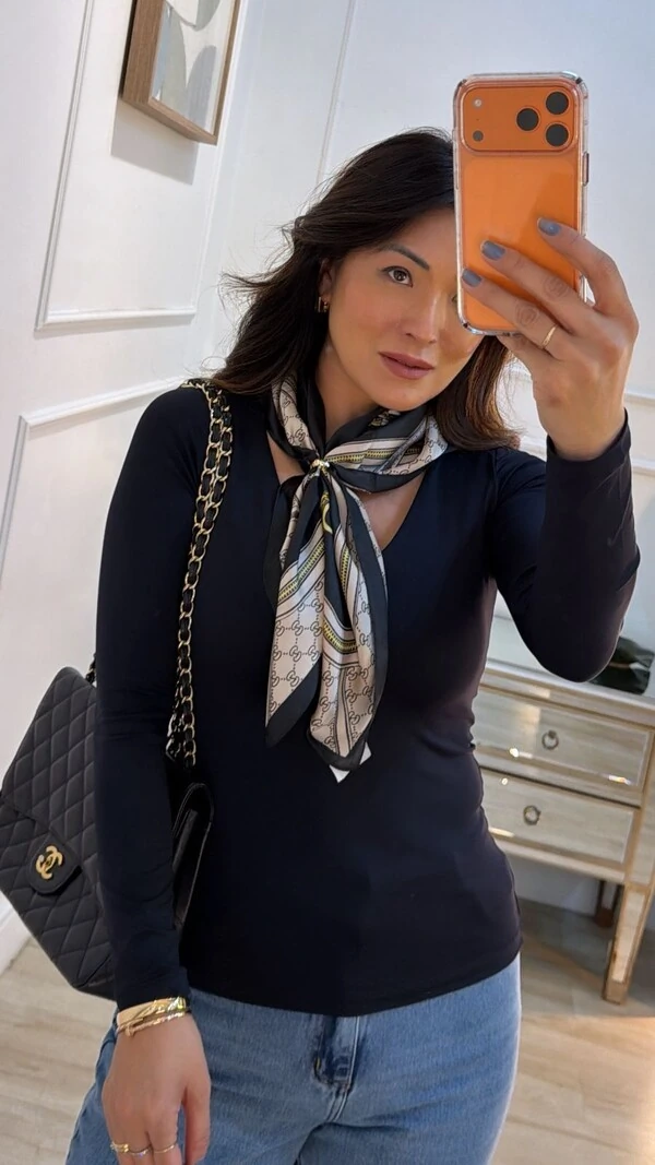 Blusa Suplex Decote V Camila Manga Longa