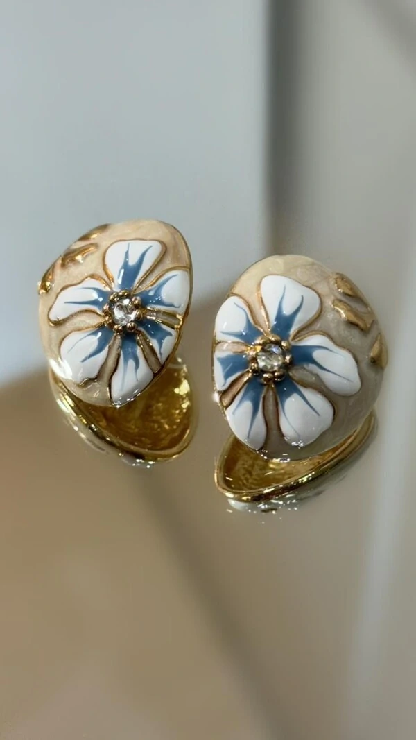 Brinco Grande Resinado Detalhe De Flor Resinada Com Strass