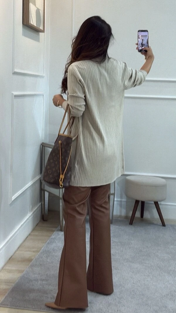 Cardigan Tricot Nervuras Caneladas Júlia Bolsos Frontais