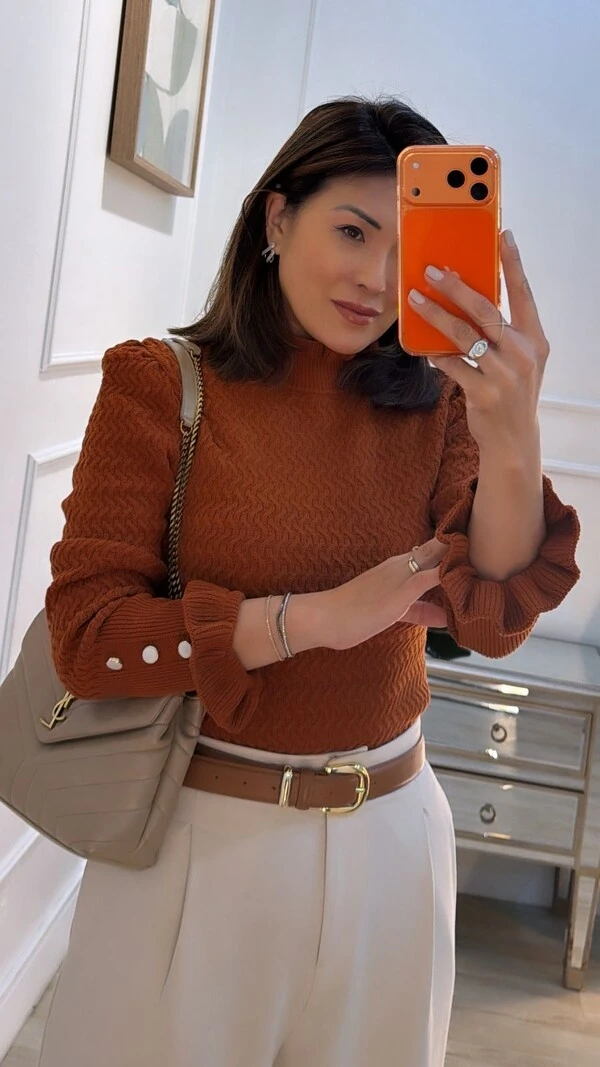 Blusa Tricot Nervuras Entrelaçadas Cindy Botões Nos Punhos