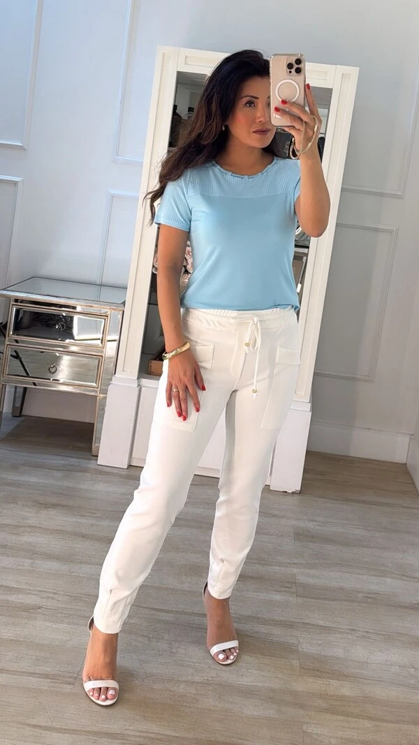 Blusa Malha Parte Superior Canelada Kayla Gola Detalhada