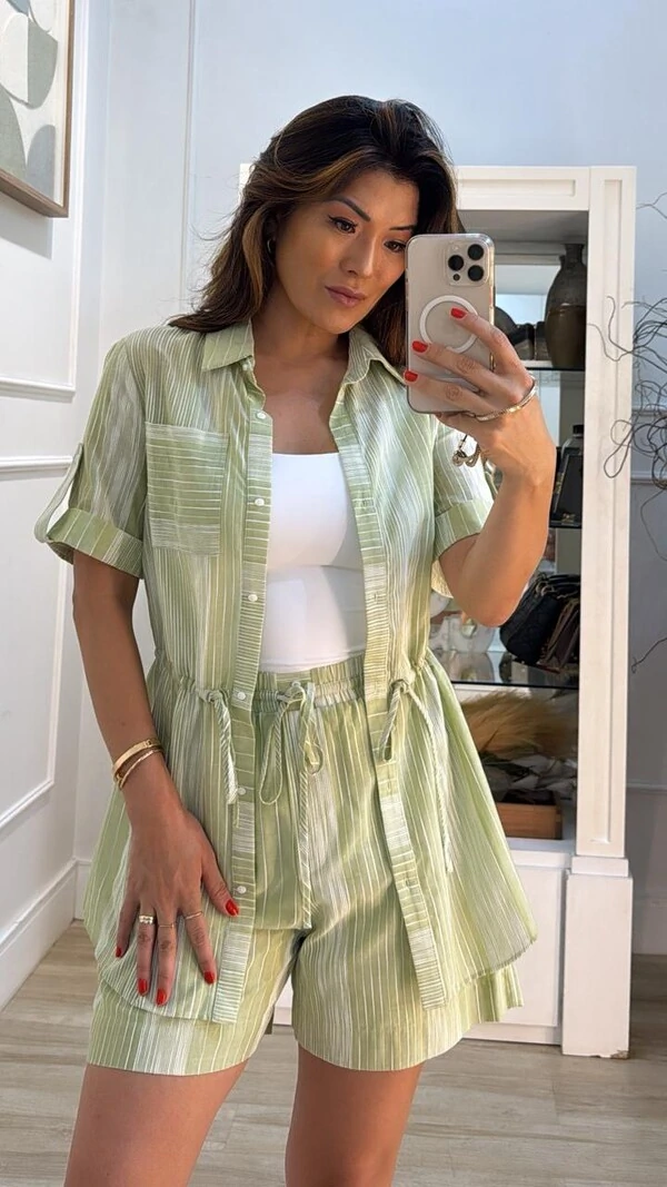 Camisa Alongada Listras Em Nervuras Texturizadas Carol Puxador Regulável Na Cintura