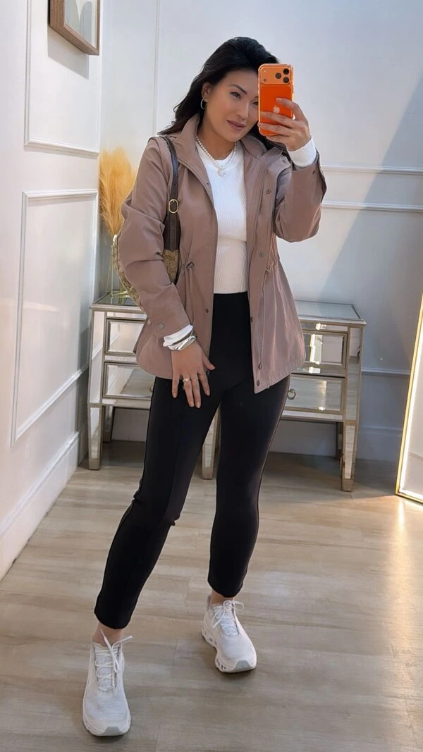 Calça Super Skinny Lívia Nervuras Em Recortes Na Pala