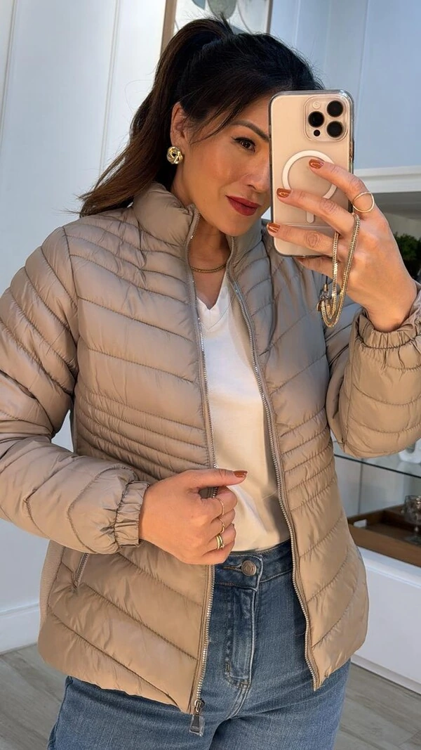 Jaqueta Nylon Pesponto Diagonais Debora Detalhe Lateral Largo Canelado