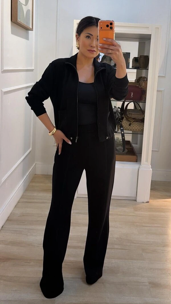 Conjunto Moletom Lais Blusa Gola Alta Com Puxadores No Barrado E Calça Pantalona