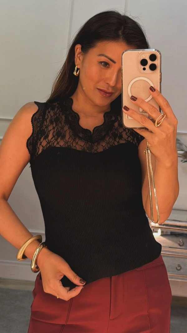 Blusa Tricot Decote Coração Jane Detalhe Rendado