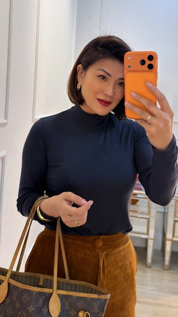 Blusa De Malha Gola Alta Monique Mangas Longas