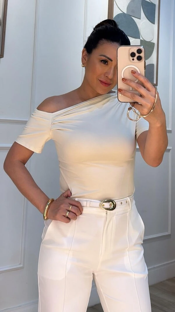 Blusa Malha Layla Ombro Vazado Detalhe Pregas