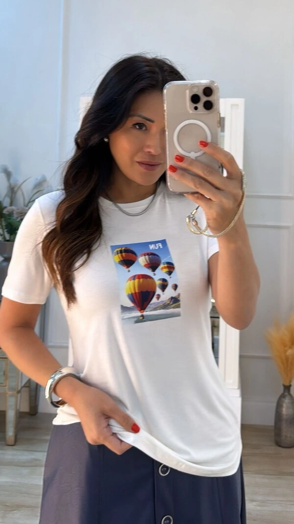 T-Shirt Estampa Balões