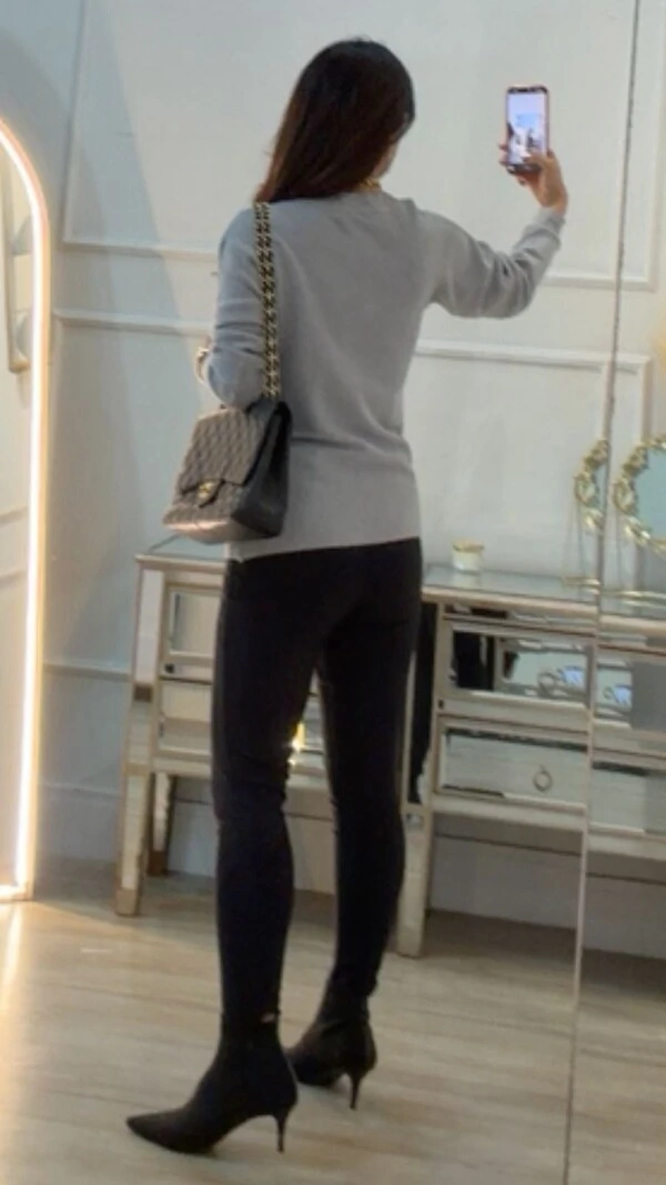 Blusa Tricot Punhos Largos Lavínia Detalhe Nervura Frontal Na Vertical