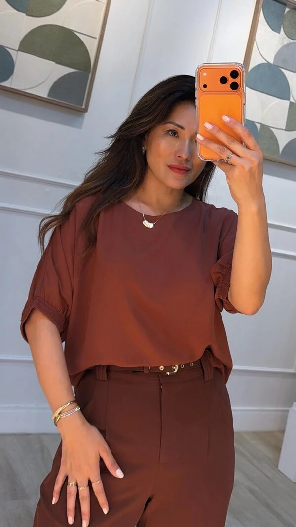 Blusa Crepe Ampla Kelly Mangas 3/4 Com Elástico Franzido Nos Punhos