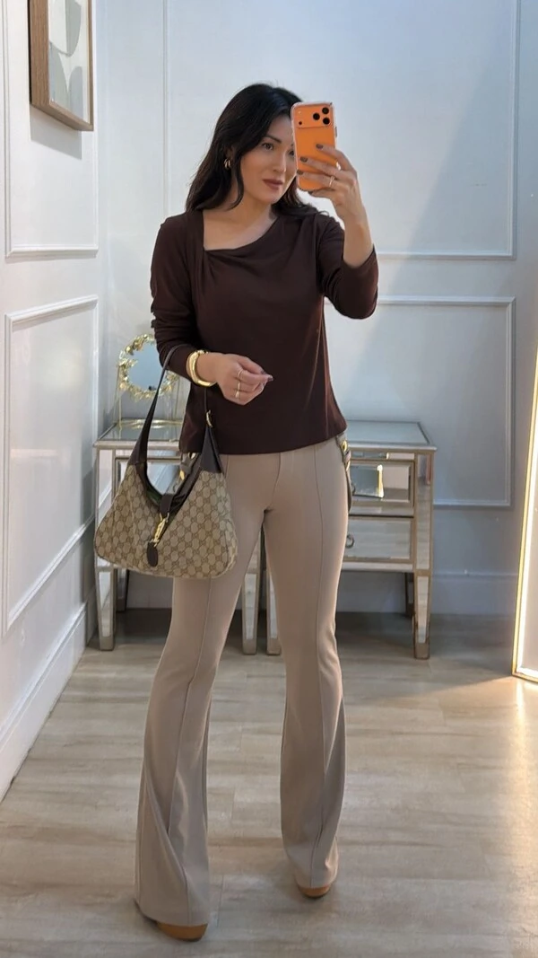 Blusa Decote Assimétrico Brooke Mangas Longas