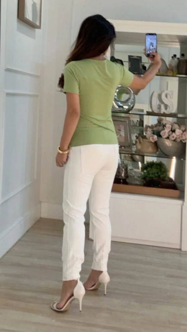 Blusa Malha Parte Superior Canelada Kayla Gola Detalhada