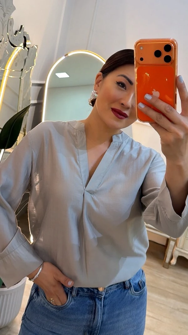 Blusa Alongada Acetinada Decote V Nancy Mangas 7/8