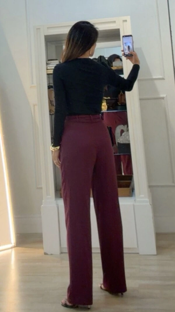 Calça Pantalona Alfaiataria Lady Pregas Frontais Com Cinto Fino