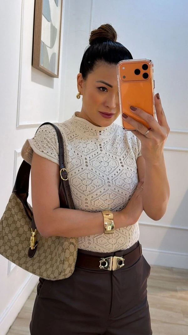 Blusa Tricot Com Entremeios Gola Alta Sandy Punhos E Barrado Ondulados