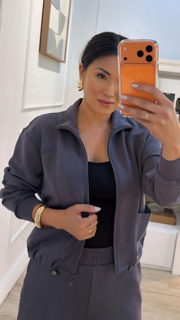 Conjunto Moletom Lais Blusa Gola Alta Com Puxadores No Barrado E Calça Pantalona