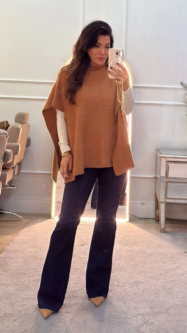 Poncho Tricot Luana Gola Rolê