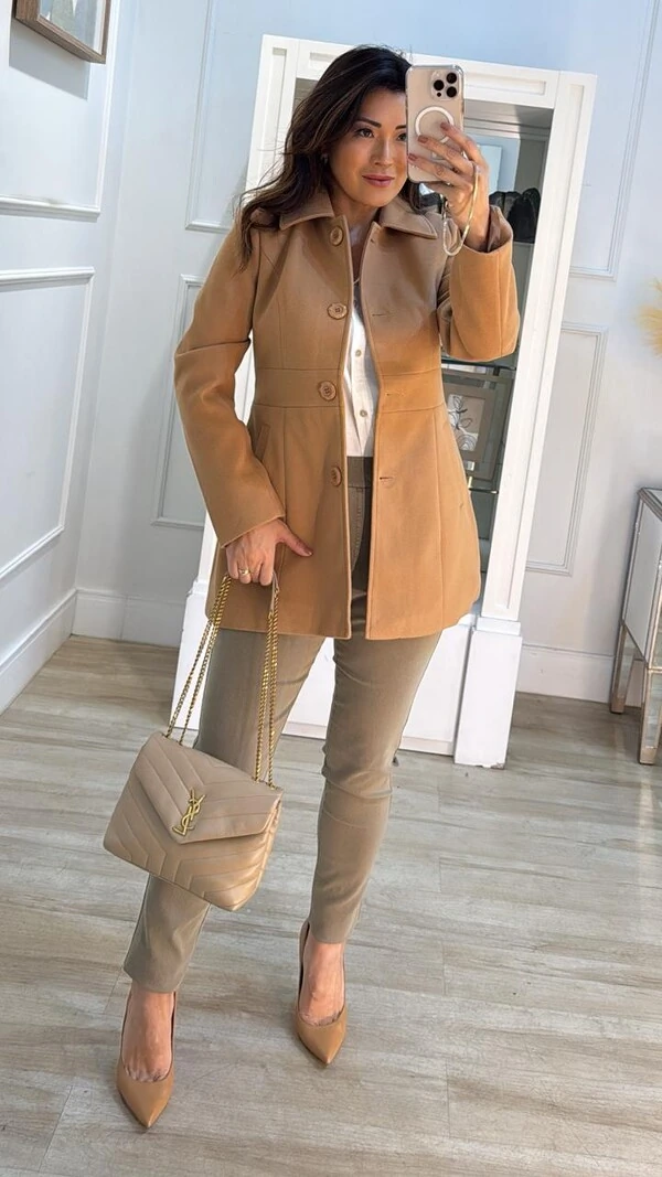 Casaco Lã Batida Bolsos Em Relevo Na Diagonal Melissa Recorte Na Cintura