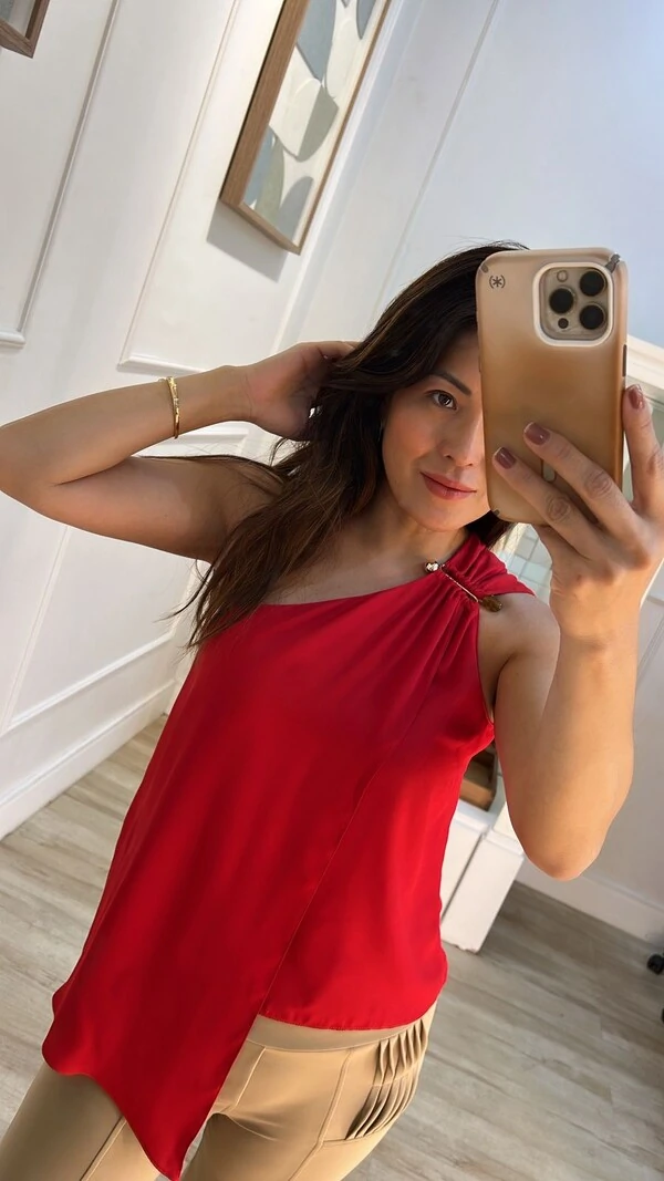 Blusa Ombro Único Detalhe Fivela Dourada Dayane Barrado Assimétrico