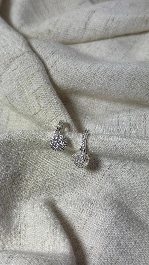 Brinco Pequeno Argola Cravejada Com Pingente