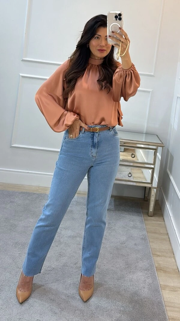 Blusa Gola Alta Acetinada Emilly Mangas Bufantes Detalhe De Babado