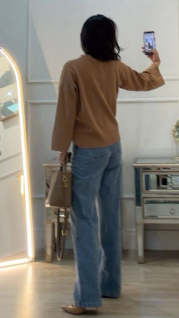 Blusa Tricot Amplo Raissa Nervura E Botões Resinados Nos Punhos