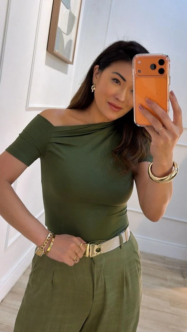 Blusa Malha Layla Ombro Vazado Detalhe Pregas